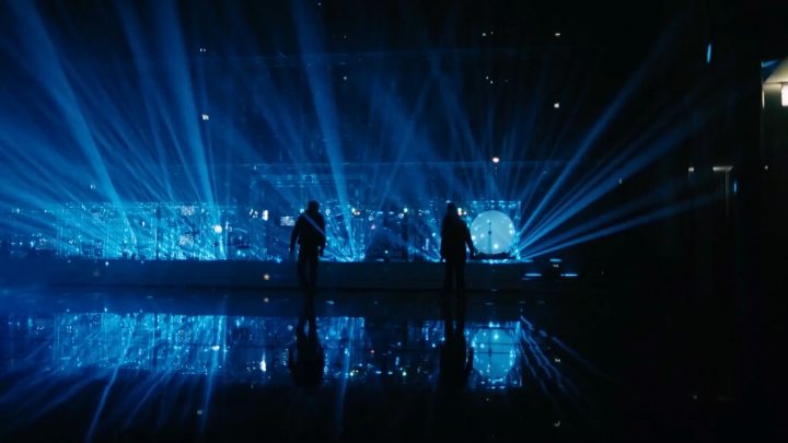 <p>Expand<br />the<br />experience!</p>