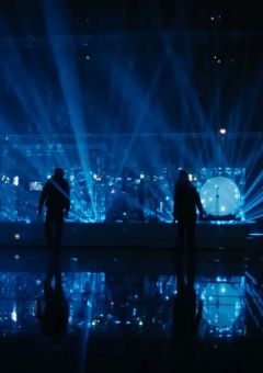 <p>Expand<br />the<br />experience!</p>