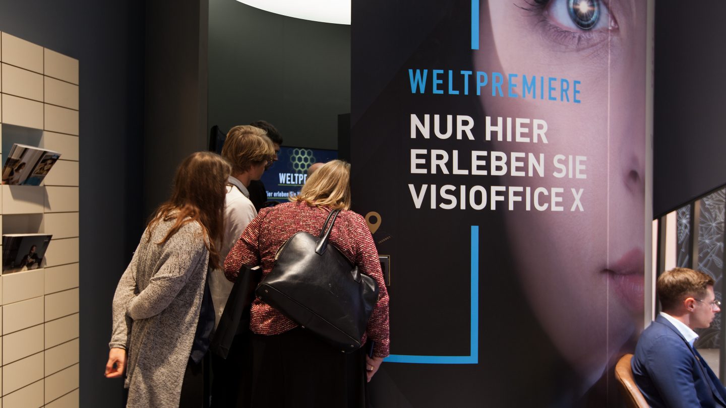 011 Milla ESSILOR MESSEAUFTRITT OPTI pm